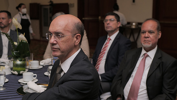 P1076776